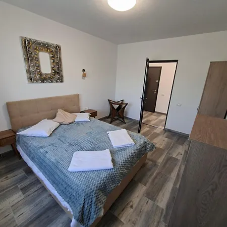 7 On The Apart Otel